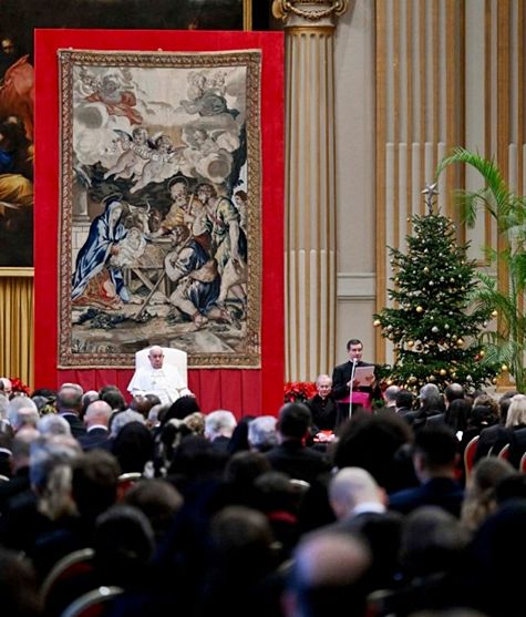 Un gran tapiz de la Natividad presidió la audiencia del Papa al cuerpo diplomático. Foto: Vatican Media.