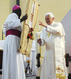 La Iglesia en Africa: sufrimiento y caridad, sentido de lo sagrado y alegría