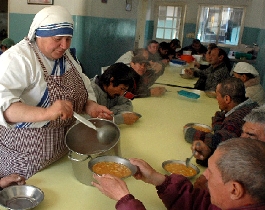 Cáritas atendió en 2008 a casi 600.000 personas, un 50% más que en 2007