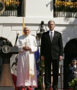 Benedicto XVI: "La democracia sólo puede florecer cuando los líderes políticos son guiados por la verdad"