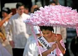 Un cardenal filipino prohibe participar en una procesión mariana a travestidos