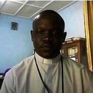 Monseñor Julien Andavo Mbia