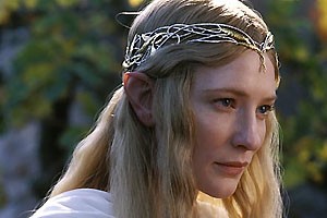 Cate Blanchett, como Galadriel