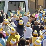 El Papa, aclamado en Sulmona.