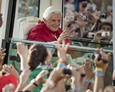 LOS JÓVENES ABARROTAN LA PLAZA DE CIBELES