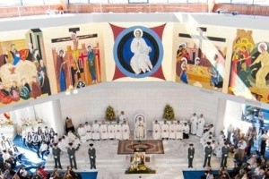 Interior de la nueva iglesia