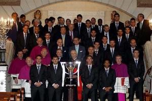 La ofrenda del Madrid a La Almudena y el «augurio de éxitos» de Rouco