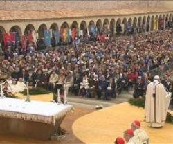 Ante miles de peregrinos en Asís, el Papa criticó el falso franciscanismo