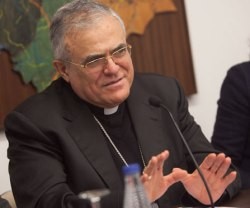 El obispo Demetrio ha querido hablar de dos temas de especial gravedad