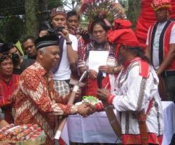 Ceremonia de amistad entre musulmanes de Bangsamoro e indígenas lumad, que son paganos... ¿Cómo les tratará la nueva ley musulmana?