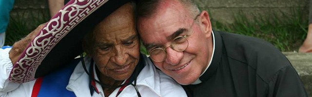 Un sacerdote convertido en ángel de los drogadictos y ancianos abandonados de Tuluá, en Colombia