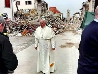 El Papa visita la zona del terremoto