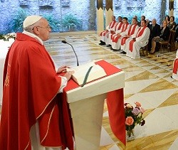El Papa, durante la misa en la capilla de la Casa Santa Marta