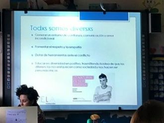 Adoctrinamiento trans en un colegio