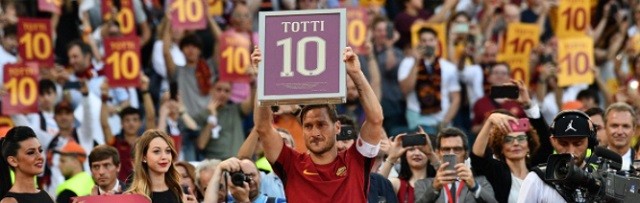 Francesco Totti: se va una leyenda del fútbol, un soldado del Papa y un hombre «agradecido a Dios»