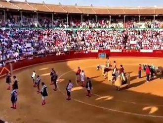 Toros en Sanlúcar: padrenuestro, no silencio