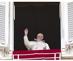 El Papa recuerda en el Ángelus que la salvación viene de Jesús y que «no es merecida, sino donada»