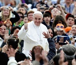 El Papa anuncia un encuentro de jóvenes del mundo, católicos y no creyentes, para preparar el Sínodo