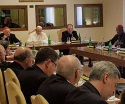 El Papa acudió a la reunión preparatoria del Sínodo sobre los jóvenes de noviembre