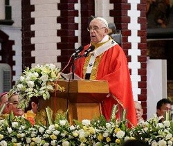 El Papa Francisco presidió la Eucaristía en la catedral de Rangún