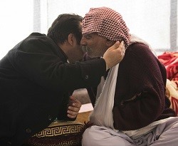 El padre Samir salvó a Judea y otros muchos yazidíes, ahora son íntimos amigos
