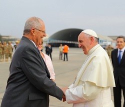 El Papa fue recibido por el presidente del Perú, Pedro Pablo Kuczynski