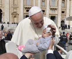 El Papa habló del bautismo, concretamente del agua, en su catequesis de este miércoles / Vatican Media