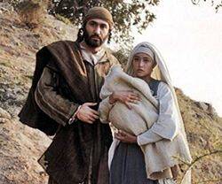 José (Yorgo Voyagis) y María (Olivia Hussey) en 'Jesús de Nazaret' de Franco Zeffirelli (1977).