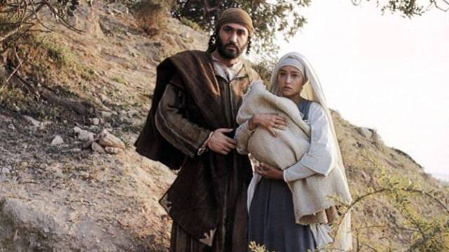 José (Yorgo Voyagis) y María (Olivia Hussey) en 'Jesús de Nazaret' de Franco Zeffirelli (1977).