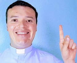 El padre Sergio, primer sacerdote al que Youtube da el «Botón de plata»:  tiene  suscriptores - ReL