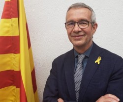 Marcel·lí Joan con el lazo amarillo del independentismo catalán, responsable de Asuntos Religiosos de la Generalitat 