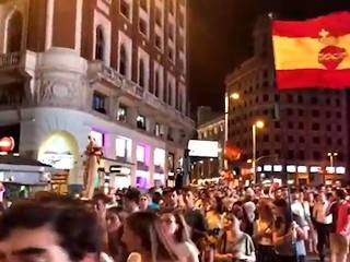 Madrid: Rosario en la calle juvenil nocturno