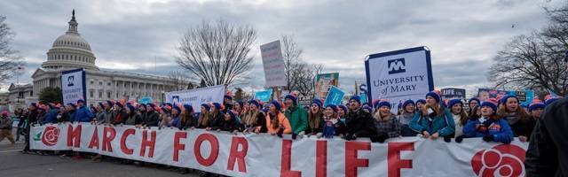 En la gran Marcha por la Vida de Washington, Trump promete vetar las propuestas abortistas