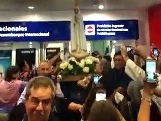 Entusiasmo por la Virgen en Ezeiza