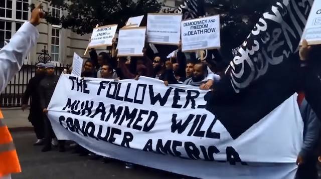 «Los fieles de Mahoma conquistarán América»: pancarta en una manifestación islamista en Londres.