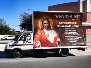 Al Corazón de Jesús, desde la camioneta