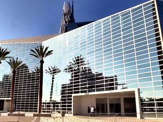 La Catedral de Cristal ya es católica