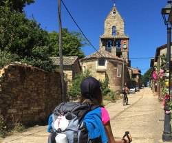 Una peregrina en el Camino de Santiago... la ruta, de Francia a Galicia, está llena de topónimos de santos