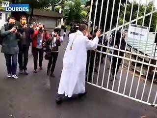 Reabrió el santuario de Lourdes