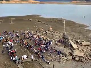 Una iglesia surgida de las aguas