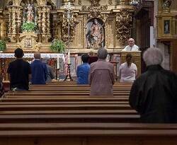 Aforo a un tercio en las iglesias de 10 ciudades de Madrid: afectará a 4,8 millones de personas