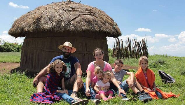Juan Pablo y María dejaron su vida en España y con sus 5 hijos son familia en misión en Tanzania