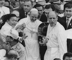 Pablo VI en Manila tras el atentado