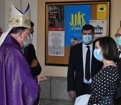 Monseñor Juan del Río, con la ministra Margarita Robles