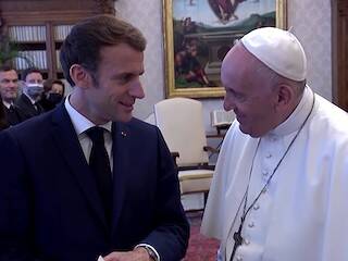 Macron con el Papa, Aupetit dimite