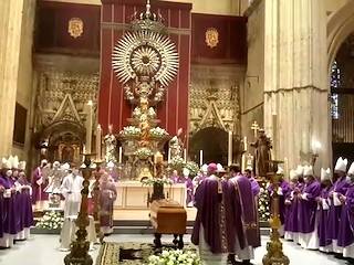 Sentido funeral por el cardenal Amigo