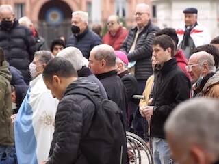 Plaza de Mayo: gran rosario de hombres