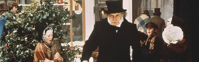 George Scott como Mr. Scrooge.