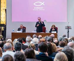 Intervención de Josep Miró i Ardèvol en el acto fundacional de Corriente Social Cristiana, el 3 de febrero en el Aula Magna de la Universidad Abat Oliba de Barcelona. Foto: Facebook.