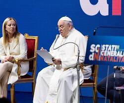 Meloni escucha al Papa en los III Estados Generales sobre la Natalidad, tema tabú en España